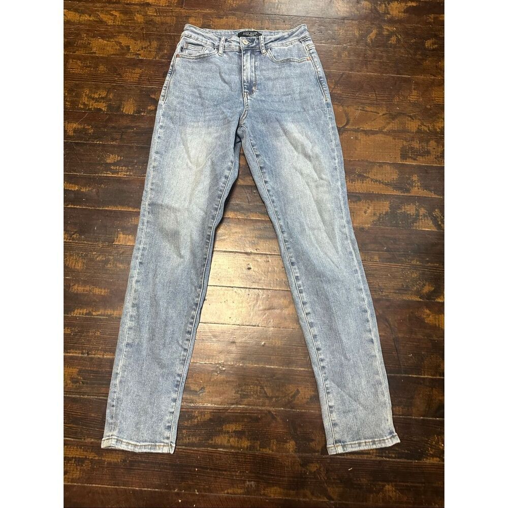 Judy Blue distressed relaxed 1/25 boyfriend fit boutique jeans